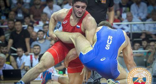 Абдулрашид Садулаев во время поединка. Фото А. Орешников http://wrestrus.ru/news/Novosti_turnirov/chempionat_rossii_po_vol_noj_bor_be_2018/abdulrashid_sadulaev_obichno_v_jeto_vremja_ja_splju_a_segodnja_viigral_chempionat_rossii Абдулрашид Садулаев во время поединка. Фото А. Орешников http://wrestrus.ru/news/Novosti_turnirov/chempionat_rossii_po_vol_noj_bor_be_2018/abdulrashid_sadulaev_obichno_v_jeto_vremja_ja_splju_a_segodnja_viigral_chempionat_rossii