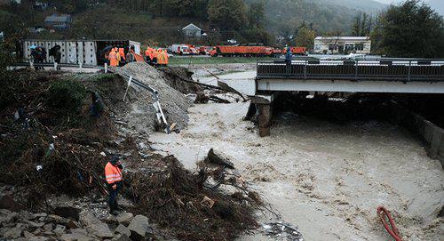 Ликвидация последствий в зоне потопа в Краснодарском крае.  Фото Sputnik / Николай Хижняк
https://ru.armeniasputnik.am/world/20181101/15436516/600-chelovek-postradali-28--v-bolnitsakh-itogi-navodneniya-na-Kubani.html