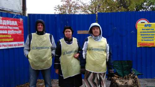 Дольщики ЖК "Баррикадная" у замороженной стройки в Ростове-на-Дону, 1 ноября 2018 года. Фото Константина Волгина для "Кавказского узла" Дольщики ЖК "Баррикадная" у замороженной стройки в Ростове-на-Дону, 1 ноября 2018 года. Фото Константина Волгина для "Кавказского узла"