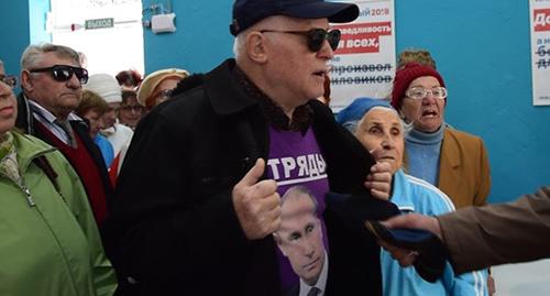 Активисты движения "Отряды Путина". 26 апреля 2017 г. Кадр из видео пользователя Штаб Навального в Краснодаре 
https://www.youtube.com/watch?v=XReYeAa94i4