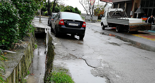 Ливневка в Сочи. Фото Светланы Кравченко для "Кавказского узла" Ливневка в Сочи. Фото Светланы Кравченко для "Кавказского узла"
