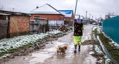 Центральная улица поселка Ильского, на которой жили убитые пенсионеры. Краснодарский край, 2019 год. Фото Алины Десятниченко для "Кавказского узла" Центральная улица поселка Ильского, на которой жили убитые пенсионеры. Краснодарский край, 2019 год. Фото Алины Десятниченко для "Кавказского узла"