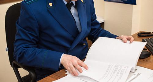 Сотрудник прокуратуры. © Фото Елены Синеок, Юга.ру Сотрудник прокуратуры. © Фото Елены Синеок, Юга.ру