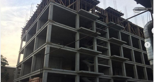 Недостроенный дом. Фото: страница прокуратуры Дагестана в Instagram https://www.instagram.com/p/Bzz8HL8gZQ-/ Недостроенный дом. Фото: страница прокуратуры Дагестана в Instagram https://www.instagram.com/p/Bzz8HL8gZQ-/