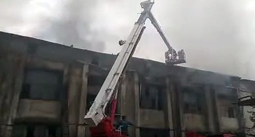 Цех по обработке шерсти во Владикавказе во врем ликвидации пожара. Фото: кадр видео
Информационный сайт ОcНова https://www.youtube.com/watch?v=7bLltgMuQVw Цех по обработке шерсти во Владикавказе во врем ликвидации пожара. Фото: кадр видео
Информационный сайт ОcНова https://www.youtube.com/watch?v=7bLltgMuQVw