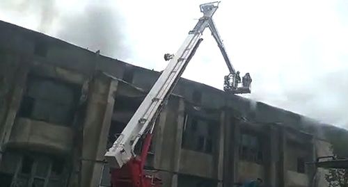 Цех по обработке шерсти во Владикавказе во вреям ликвидации пожара. Фото: кадр видео
информационного сайта "ОcНова" https://www.youtube.com/watch?v=7bLltgMuQVw Цех по обработке шерсти во Владикавказе во вреям ликвидации пожара. Фото: кадр видео
информационного сайта "ОcНова" https://www.youtube.com/watch?v=7bLltgMuQVw