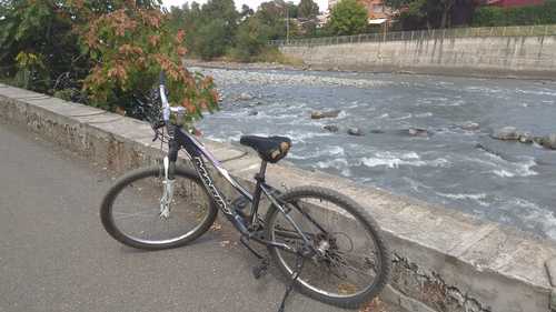 Велосипед на набережной во Владикавказе. Фото Екатерины Герасимовой