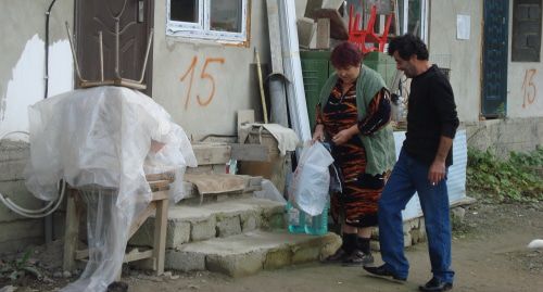 Жители "Жилых гаражей". Фото Светланы Кравченко для "Кавказского узла".