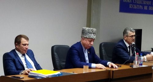 Участники круглого стола в Махачкале. Фото Ильяса Капиева для "Кавказского узла".