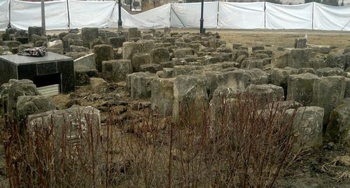 Чурты, снятые с Мемориала жертв депортации в 2014 году. Фото корреспондент "Кавказского узла"