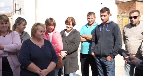 Работники завода "Кубанские деликатесы". Кадр видео https://www.youtube.com/watch?v=tscRMnXiT78