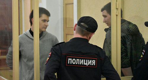 Ян Сидоров и Владислав Мордасов в зале Ростовского облсуда. Фото Валерия Люгаева для "Кавказского узла"
