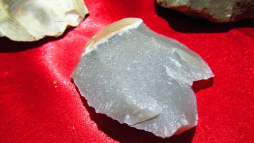 Режущее каменное орудие. Составное орудие каменного века. Фото Вячеслава Ященко для "Кавказского узла".