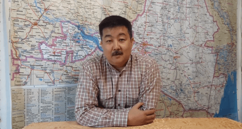 Батыр Боромангнаев. Кадр видео на YouTube
https://www.youtube.com/watch?v=5Ez1hIlJrxY