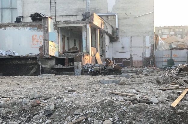 Разрушенный спортивный зал. Фото предоставлено "Кавказскому узлу" Владимиром Тумовым.