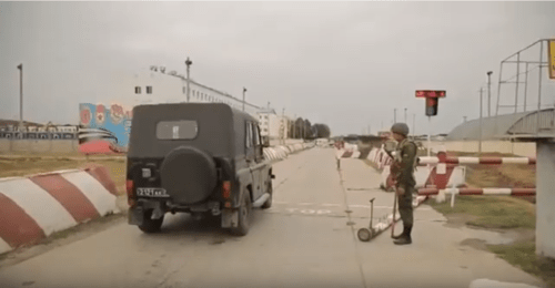 Воинская часть в станице Калиновской. Скриншот видео https://www.youtube.com/watch?v=d-z96c3MKtI