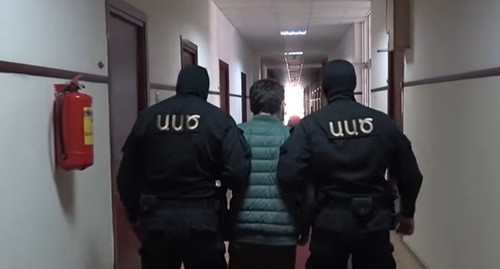 Предполагаемый автор фейковой новости о Пашиняне. Кадр видео СНБ Армении https://youtu.be/yFORlxgfDNM Предполагаемый автор фейковой новости о Пашиняне. Кадр видео СНБ Армении https://youtu.be/yFORlxgfDNM