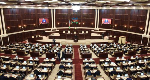 Парламент Азербайджана. Фото: President.az https://commons.wikimedia.org/wiki/Category:National_Assembly_of_Azerbaijan
