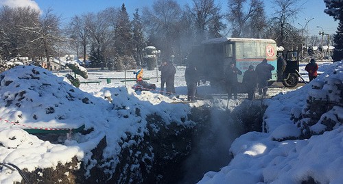 Устранение аварии на теплотрассе в Нальчике. Фото: Женский взгляд из Нальчика https://www.kavkaz-uzel.eu/blogs/83787/posts/41696 Устранение аварии на теплотрассе в Нальчике. Фото: Женский взгляд из Нальчика https://www.kavkaz-uzel.eu/blogs/83787/posts/41696