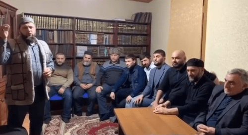 Встреча представителей Шамильского района с жителями поселков Тарки, Кяхулай и Альбурикент. Кадр видео пользователя umahan_80
 https://www.instagram.com/p/B8Za7tLobbC/