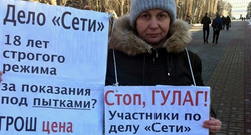 Тамара Гродникова проводит одиночный пикет в Волгограде. 16 февраля 2020 года. Фото Татьяны Филимоновой для "Кавказского узла". Тамара Гродникова проводит одиночный пикет в Волгограде. 16 февраля 2020 года. Фото Татьяны Филимоновой для "Кавказского узла".