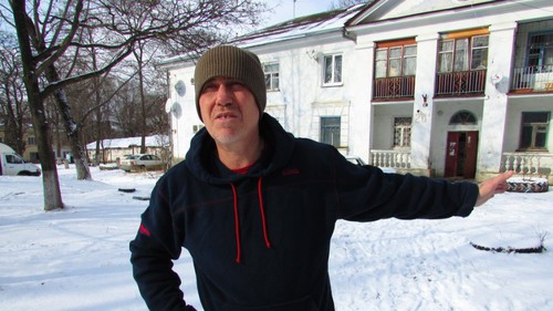 Житель проблемного дома в Лермонтове Михаил Червяков. Фото Вячеслава Ященко для "Кавказского узла"
