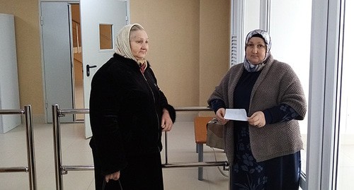 Румина Саутиева и Ася Газдиева, сестры Зарифы Саутиевой. 6 марта 2020. Фото Аси Капаевой для "Кавказского узла"
