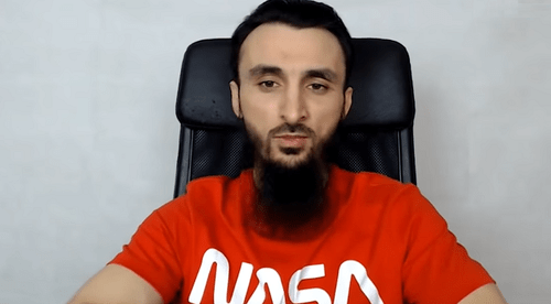 Тумсо Абдурахманов. Кадр видео на канале OstWest в YouTube. https://www.youtube.com/watch?v=qm7uzazCWjc
