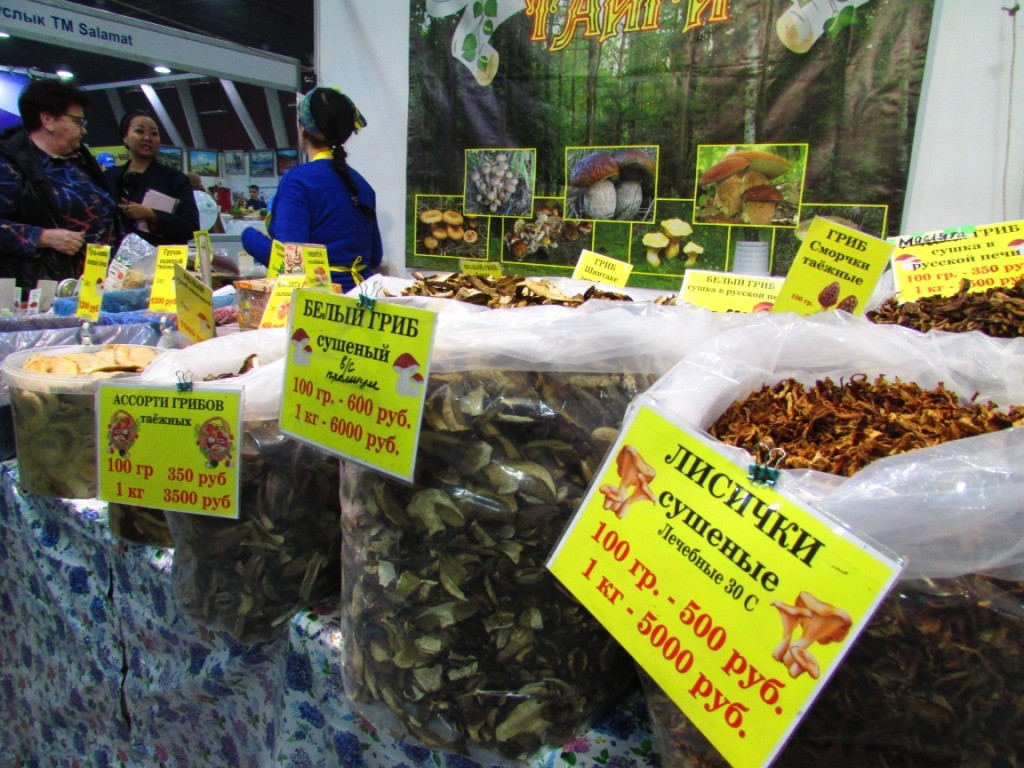 Продажа алтайских грибов. Фото Вячеслава Ященко для "Кавказского узла"