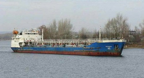 Сухогруз. Фото: ГУ МЧС по Ростовской области https://61.mchs.gov.ru/deyatelnost/press-centr/operativnaya-informaciya/4106751 Сухогруз. Фото: ГУ МЧС по Ростовской области https://61.mchs.gov.ru/deyatelnost/press-centr/operativnaya-informaciya/4106751