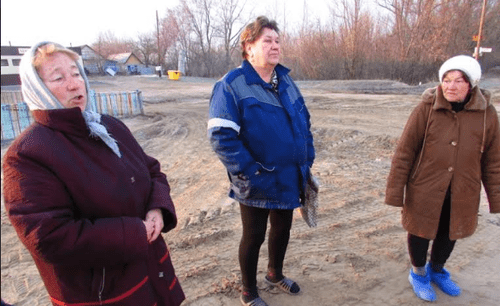 Пенсионерки Лидия Соловьева, Наталья Олейникова и Галина Прыткова. Фото Вячеслава Ященко для "Кавказского узла". Пенсионерки Лидия Соловьева, Наталья Олейникова и Галина Прыткова. Фото Вячеслава Ященко для "Кавказского узла".