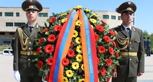 На Мемориальном комплексе в Степанакерте. 9 мая 2020 года. Фото Алвард Григорян для "Кавказского узла" На Мемориальном комплексе в Степанакерте. 9 мая 2020 года. Фото Алвард Григорян для "Кавказского узла"