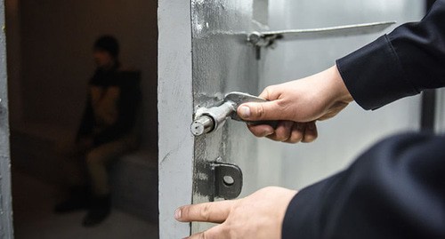 Камера c подозреваемым. © Фото Елены Синеок, Юга.ру Камера c подозреваемым. © Фото Елены Синеок, Юга.ру