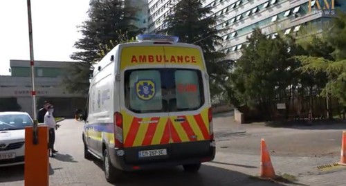 Скорая помощь в Тбилиси. Скриншот видео YouTube-канале «JAMnews на русском» https://www.youtube.com/watch?v=AqA4UDHvfgE Скорая помощь в Тбилиси. Скриншот видео YouTube-канале «JAMnews на русском» https://www.youtube.com/watch?v=AqA4UDHvfgE