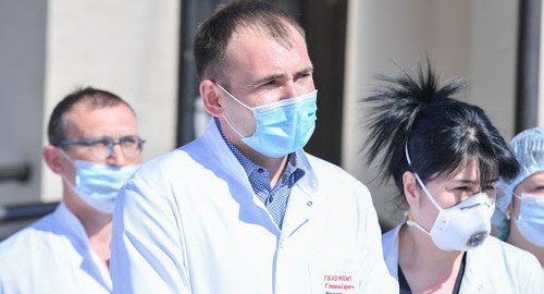 Сергей Кануков. Фото: кадр видео http://alaniatv.ru/sergej-kanukov-poprosil-osvobodit-ego-ot-dolzhnosti-i-o-glavvracha-kbsp/ Сергей Кануков. Фото: кадр видео http://alaniatv.ru/sergej-kanukov-poprosil-osvobodit-ego-ot-dolzhnosti-i-o-glavvracha-kbsp/