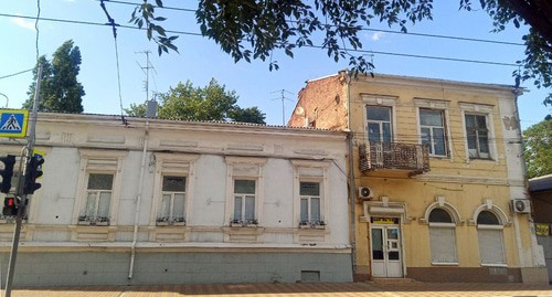 Фасад дома на улице Советской, 23/1. Фото Валерия Люгаева для "Кавказского узла" Фасад дома на улице Советской, 23/1. Фото Валерия Люгаева для "Кавказского узла"