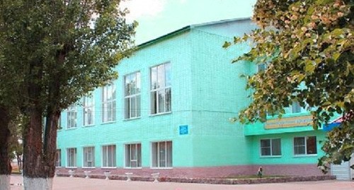 Здание Урюпинского психоневрологического интерната Фото: https://obzor.io/2020/06/01/prokuratura-proverit-uryupinskij-psixonevrologicheskij-internat-posle-vspyshki-covid-19-16109/ Здание Урюпинского психоневрологического интерната Фото: https://obzor.io/2020/06/01/prokuratura-proverit-uryupinskij-psixonevrologicheskij-internat-posle-vspyshki-covid-19-16109/