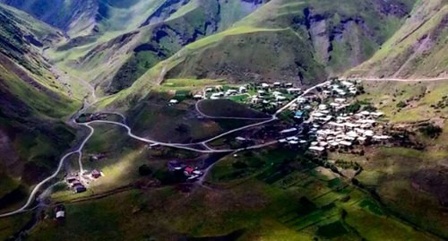 Вид на село Хитаб Чародинского района. Кадр видео Абвгд Еклмн https://www.youtube.com/watch?v=b_n7jv29SGI&feature=emb_logo


