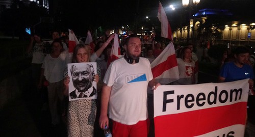 Участники акции в Тбилиси. Фото Беслана Кмузова для "Кавказского узла".