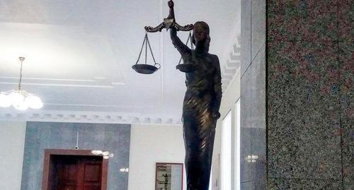 Фигура Фемиды. Фото: Константина Волгина для "Кавказского узла" Фигура Фемиды. Фото: Константина Волгина для "Кавказского узла"