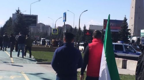 Жители Ингушетии во время в магасе.  Фото instagram.com/ingushetia_official
