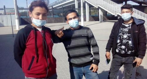 Узбекские мигранты в Волжском. Фото Вячеслава Ященко для "Кавказского узла".