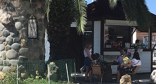 Уличное кафе в Гагре. Абхазия. Фото Анны Грицевич для "Кавказского узла" Уличное кафе в Гагре. Абхазия. Фото Анны Грицевич для "Кавказского узла"