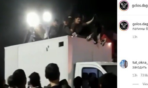 Празднование победы Хабиба Нурмагомедова в Дагестане. Фото: скриншот со страницы golos.dagestana в Instagram https://www.instagram.com/p/CGwehd3IwZmZPaYjuV2eYpcmnY2zDYhZqZjLac0/ Празднование победы Хабиба Нурмагомедова в Дагестане. Фото: скриншот со страницы golos.dagestana в Instagram https://www.instagram.com/p/CGwehd3IwZmZPaYjuV2eYpcmnY2zDYhZqZjLac0/