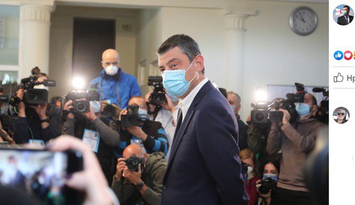 Георгий Гахария на избирательном участке. Фото: скриншот со страницы @GakhariaGiorgi в Facebook https://www.facebook.com/GakhariaGiorgi/photos/217151109839791 Георгий Гахария на избирательном участке. Фото: скриншот со страницы @GakhariaGiorgi в Facebook https://www.facebook.com/GakhariaGiorgi/photos/217151109839791