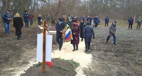 Участники захоронения останков бойцов советской армии. 3 декабря 2020 года. Фото предоставлено "Кавказскому узлу" Виктором Цыбиным. Участники захоронения останков бойцов советской армии. 3 декабря 2020 года. Фото предоставлено "Кавказскому узлу" Виктором Цыбиным.