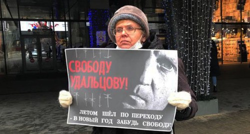 Надежда Вялова во время одиночного пикета. Волгоград, 29 декабря 2020 г. Фото Татьяны Филимоновой для "Кавказского узла"