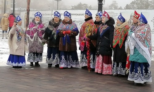 Творческий коллектив в Александровском сквере. Волгоград, 7 января 2021 года. Фото Татьяны Филимоновой для "Кавказского узла".