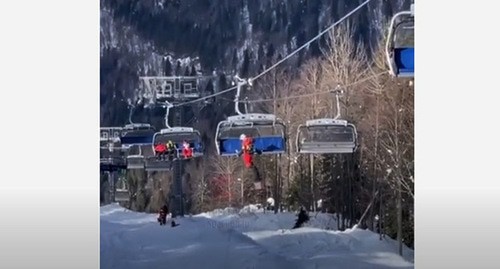Эвакуация туристов с канатной дороги в Сочи. Фото: скриншот видео "
Южные дела" https://www.youtube.com/watch?v=zR3WFBHuA34&feature=emb_logo