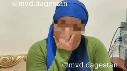 Стоп-кадр видео допроса женщины в полиции Дагестана в связи с заявлением о подмене тел новорожденных куклами, https://www.instagram.com/p/CLJm756KTHL/ Стоп-кадр видео допроса женщины в полиции Дагестана в связи с заявлением о подмене тел новорожденных куклами, https://www.instagram.com/p/CLJm756KTHL/